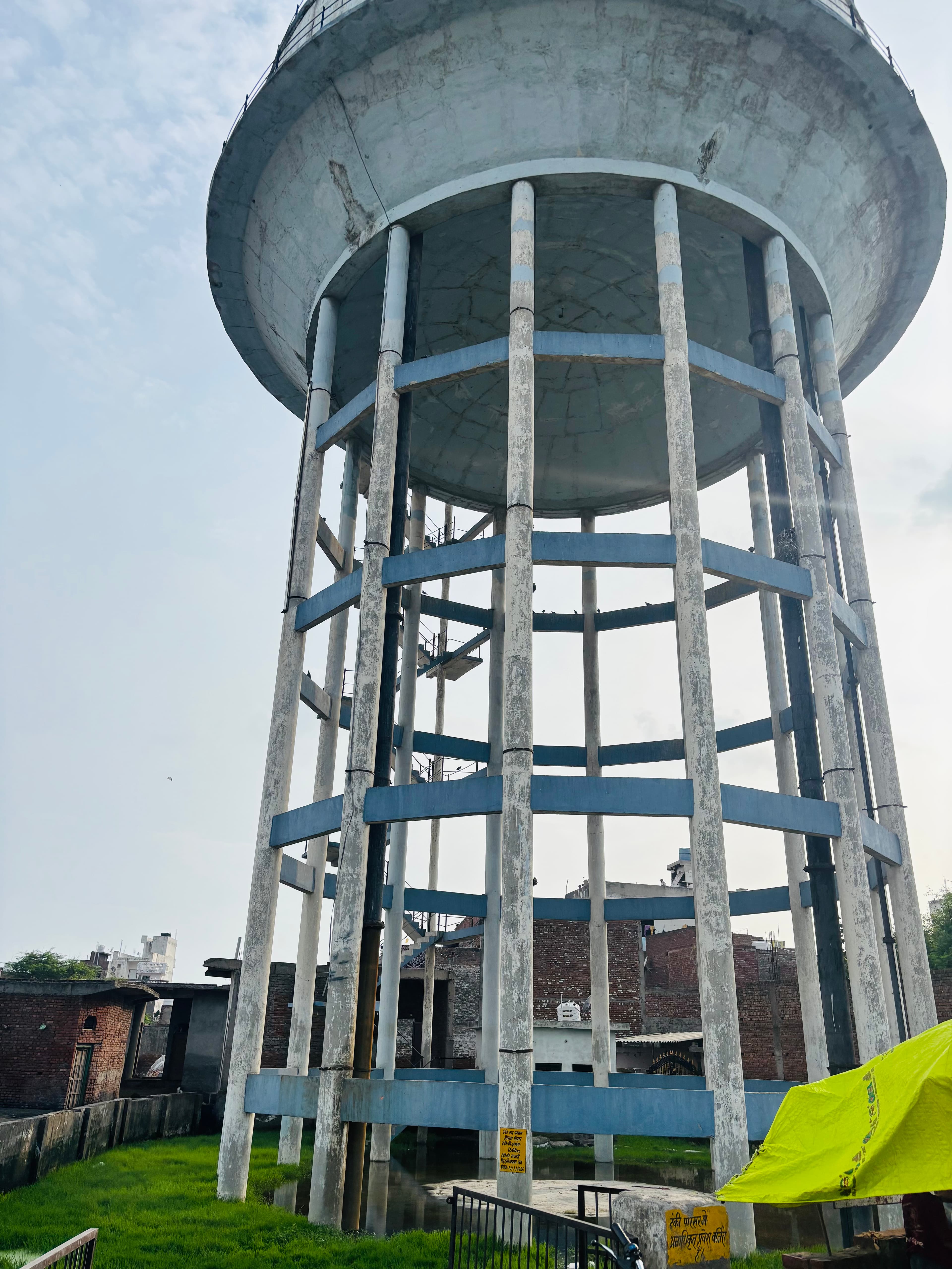 Pasonda ki paani ki tanki ilaqe ki water supply system ka ek…